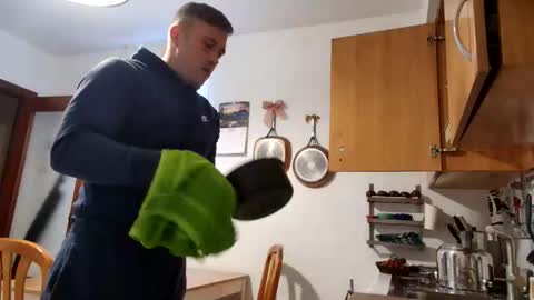 Snapshot of bbnamelezz chatting on 28, 10, 2025 BB Namelezz online show from 28, 10, 2025