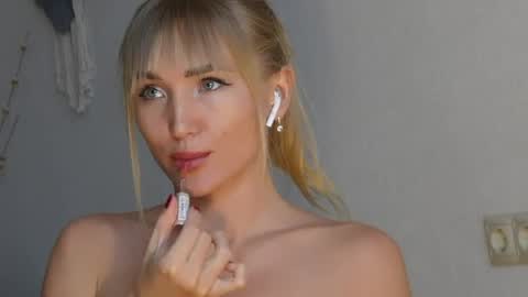 Chloe online show from 23, 4, 2026