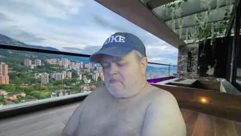 Snapshot of bear4muscle chatting on 29, 3, 2026 Dookie online show from 29, 3, 2026