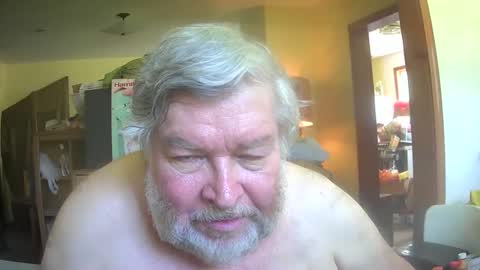 Snapshot of bear8620 chatting on 19, 5, 2026 bear online show from 19, 5, 2026