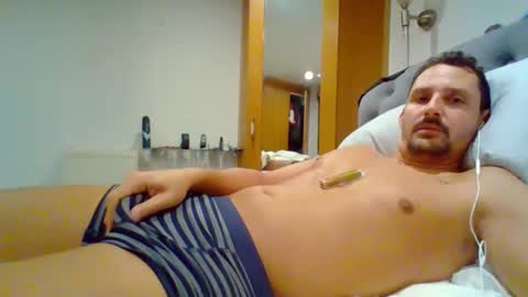 Snapshot of bearboudior chatting on 13, 11, 2025 bearboudior online show from 13, 11, 2025