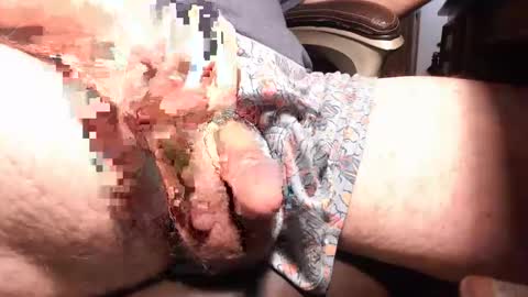 Snapshot of bearbuffet_ chatting on 4, 1, 2025 bearbuffet_ online show from 4, 1, 2025