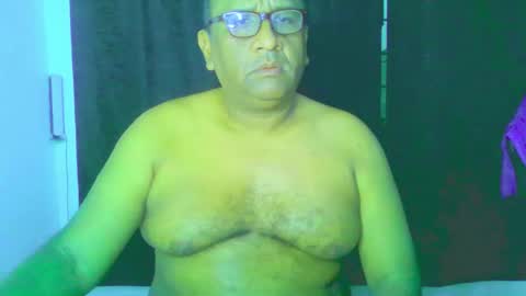 Snapshot of beargryzzly chatting on 17, 11, 2025 Grizzly online show from 17, 11, 2025