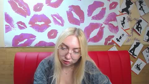 BeatriceFlyy online show from 18, 9, 2025