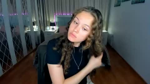 Snapshot of beatricewild chatting on 19, 7, 2026 BeatriceWild online show from 19, 7, 2026