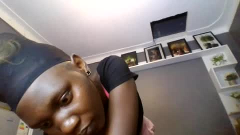 Snapshot of beautie699392 chatting on 5, 7, 2026 Lil stunner online show from 5, 7, 2026