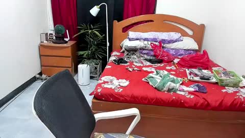 Queen Angela online show from 1, 1, 2025