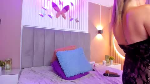 Snapshot of beauty_milf4 chatting on 23, 1, 2025 Chantall online show from 23, 1, 2025