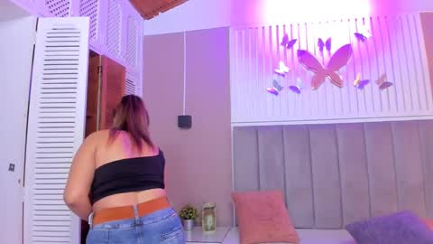 Snapshot of beauty_milf4 chatting on 13, 2, 2025 Chantall online show from 13, 2, 2025