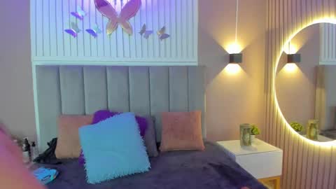 Snapshot of beauty_milf4 chatting on 2, 3, 2025 Chantall online show from 2, 3, 2025