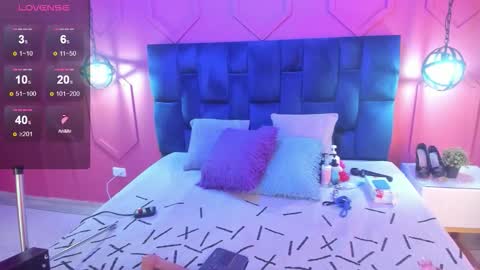 Snapshot of beauty_milf4 chatting on 16, 10, 2025 Chantall online show from 16, 10, 2025