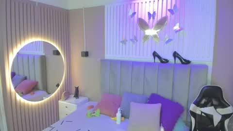 Snapshot of beauty_milf4 chatting on 31, 7, 2026 Chantall online show from 31, 7, 2026