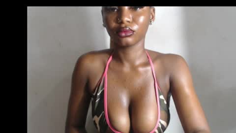 Snapshot of beautyslut1 chatting on 19, 4, 2026 beautyslut1 online show from 19, 4, 2026