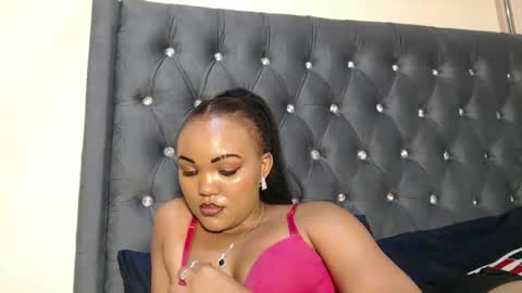 Snapshot of beautystar12 chatting on 22, 12, 2024 beautystar12 online show from 22, 12, 2024