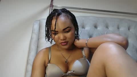 Snapshot of beautystar12 chatting on 15, 1, 2025 beautystar12 online show from 15, 1, 2025