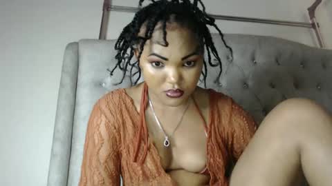 Snapshot of beautystar12 chatting on 17, 1, 2025 beautystar12 online show from 17, 1, 2025