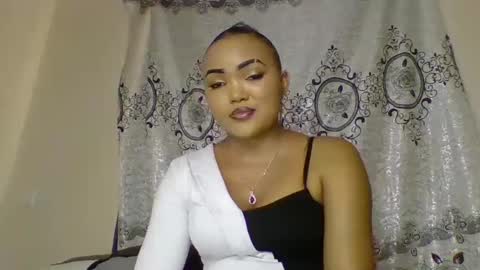 Snapshot of beautystar12 chatting on 21, 2, 2025 beautystar12 online show from 21, 2, 2025