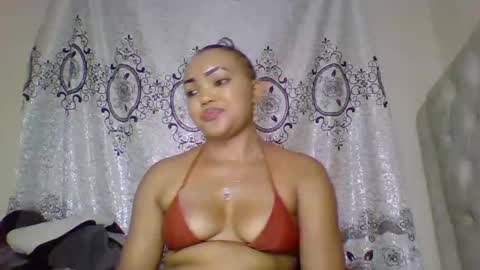 Snapshot of beautystar12 chatting on 22, 2, 2025 beautystar12 online show from 22, 2, 2025