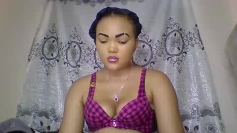 Snapshot of beautystar12 chatting on 27, 2, 2025 beautystar12 online show from 27, 2, 2025