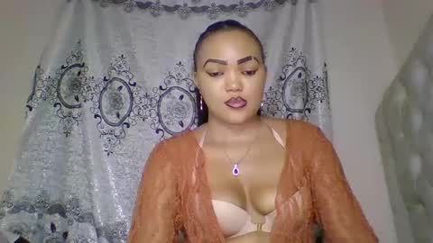 Snapshot of beautystar12 chatting on 4, 3, 2025 beautystar12 online show from 4, 3, 2025