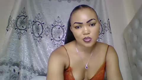 Snapshot of beautystar12 chatting on 8, 3, 2025 beautystar12 online show from 8, 3, 2025