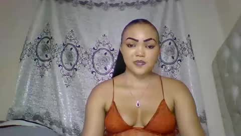 Snapshot of beautystar12 chatting on 8, 3, 2025 beautystar12 online show from 8, 3, 2025
