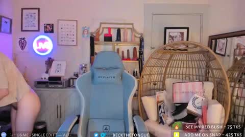 Snapshot of beckthetongue chatting on 8, 10, 2025 Beck the tongue online show from 8, 10, 2025