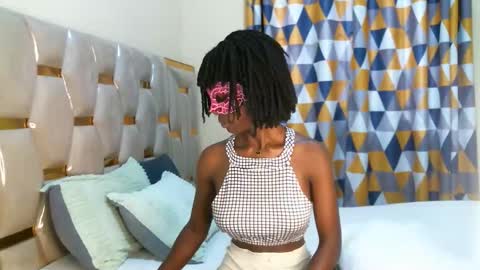 Snapshot of beckyberry24 chatting on 4, 12, 2025 jamie online show from 4, 12, 2025