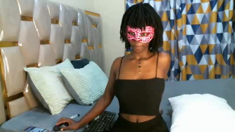 Snapshot of beckyberry24 chatting on 16, 12, 2025 jamie online show from 16, 12, 2025