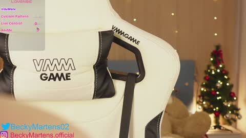 BeckyMartens come join me on    while im offline here  online show from 10, 1, 2025