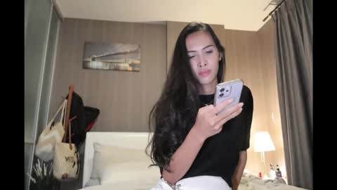 Snapshot of bee_thai chatting on 19, 4, 2026 bee_thai online show from 19, 4, 2026