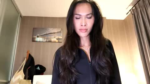 Snapshot of bee_thai chatting on 3, 6, 2026 bee_thai online show from 3, 6, 2026