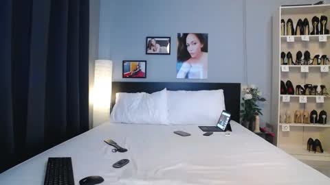 Bee if you ever see the girl who can take 12 inch all the way inside the ass try me online show from 18, 11, 2025