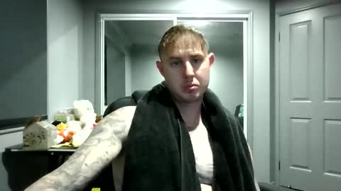 Snapshot of beelzebubxo chatting on 29, 10, 2025 beelzebubxo online show from 29, 10, 2025