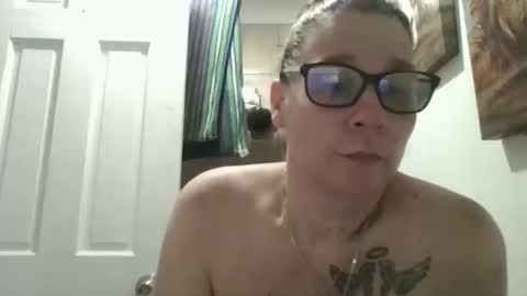 Snapshot of beesmithfield chatting on 29, 4, 2026 beesmithfield online show from 29, 4, 2026