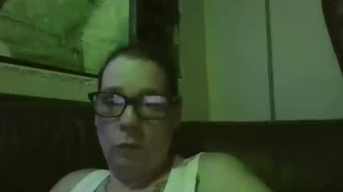 Snapshot of beesmithfield chatting on 9, 5, 2026 beesmithfield online show from 9, 5, 2026