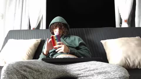 independent model online show from 17, 1, 2025