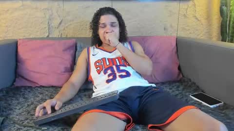 independent model online show from 7, 10, 2025