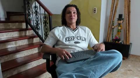 independent model online show from 8, 11, 2025