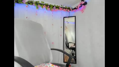 modelo independiente online show from 16, 3, 2026