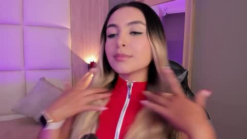 Bella cam online show from 15, 9, 2025