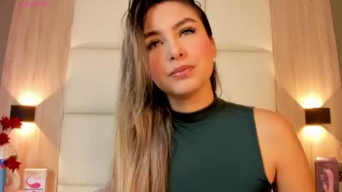 Snapshot of bella1207 chatting on 11, 7, 2026 Bella cam online show from 11, 7, 2026