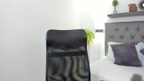 Snapshot of bella_99x chatting on 15, 4, 2026 Bel 3 online show from 15, 4, 2026