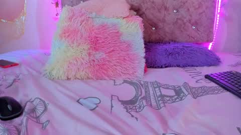 Melanie  online show from 1, 2, 2025