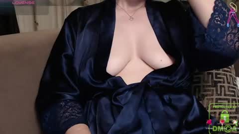 Snapshot of bella_antoniaxo chatting on 16, 6, 2026 Antonia online show from 16, 6, 2026