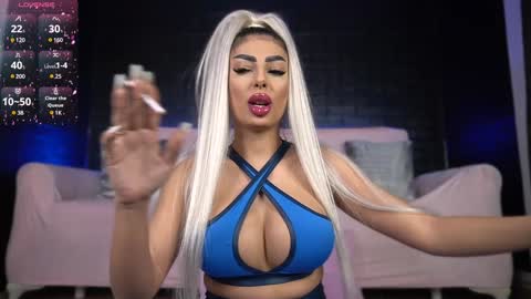 Snapshot of bella_blonda chatting on 5, 2, 2025 Emma Bella online show from 5, 2, 2025