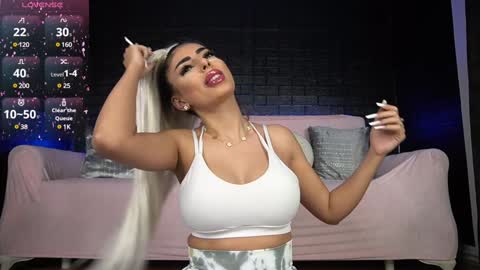 Snapshot of bella_blonda chatting on 6, 2, 2025 Emma Bella online show from 6, 2, 2025