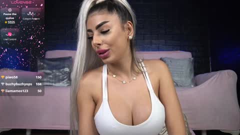 Snapshot of bella_blonda chatting on 6, 2, 2025 Emma Bella online show from 6, 2, 2025