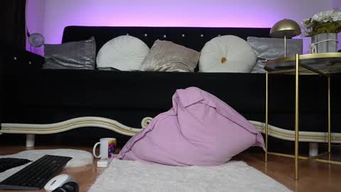 Snapshot of bella_blonda chatting on 28, 2, 2025 Emma Bella online show from 28, 2, 2025