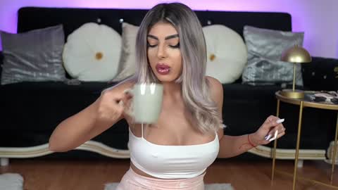 Snapshot of bella_blonda chatting on 9, 3, 2025 Emma Bella online show from 9, 3, 2025